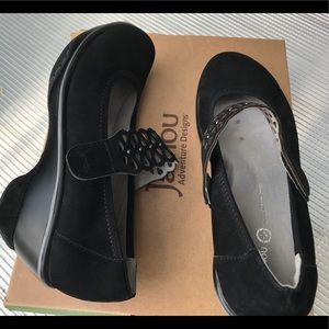 JAMBU WOMEN’S BLACK SUEDE Maryjane